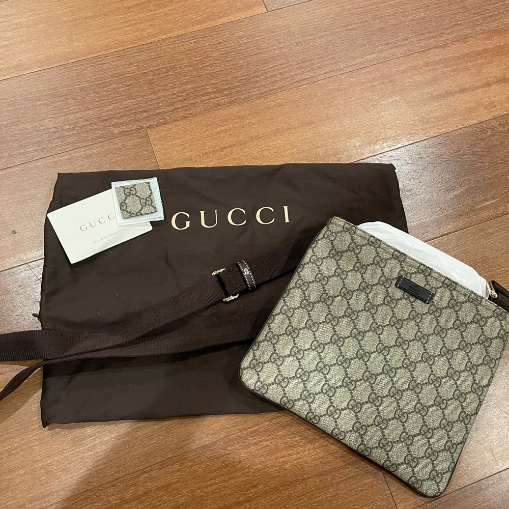 Authentic Gucci cross body messenger bag
